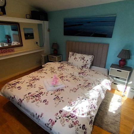 Private Suite In Oxfordshire, A40 Уитни Экстерьер фото