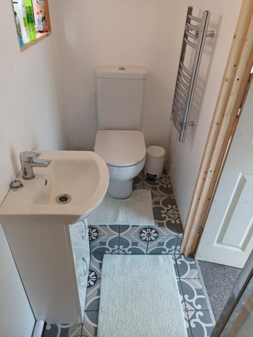 Private Suite In Oxfordshire, A40 Уитни Экстерьер фото